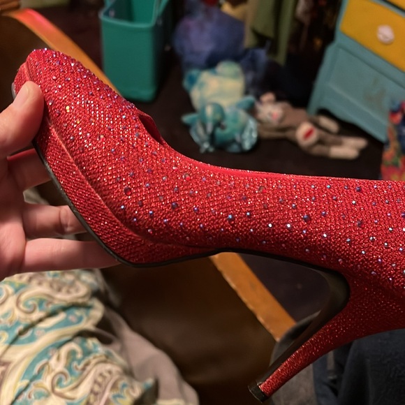 Size 10 red sparkly heels - Picture 2 of 6